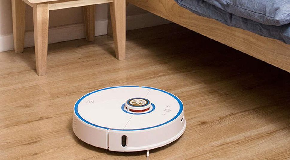 стильный робот-пылесос